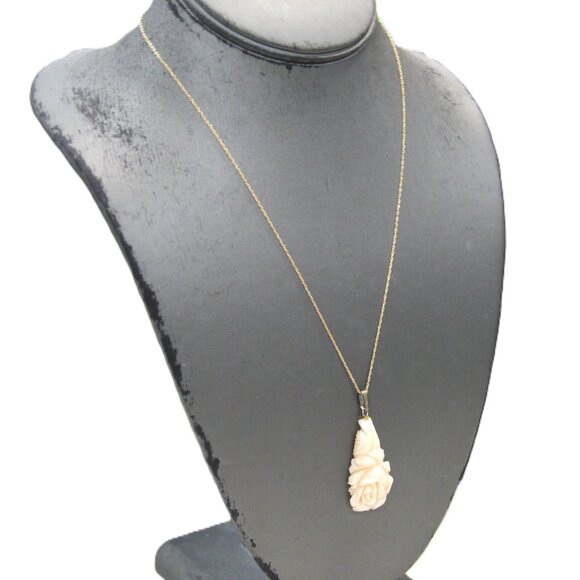 14kt GOLD CHAIN WITH ANGELSKIN CORAL FLOWER PENDANT - Picture 5 of 5